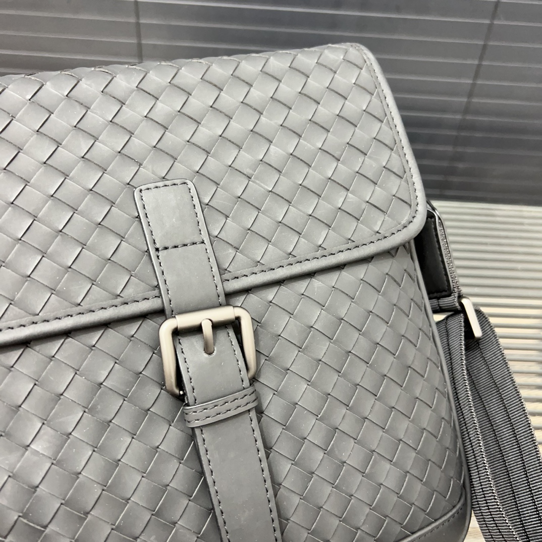 Bottega Veneta Men's Matte Flap Messenger (25×24cm) - Image 2