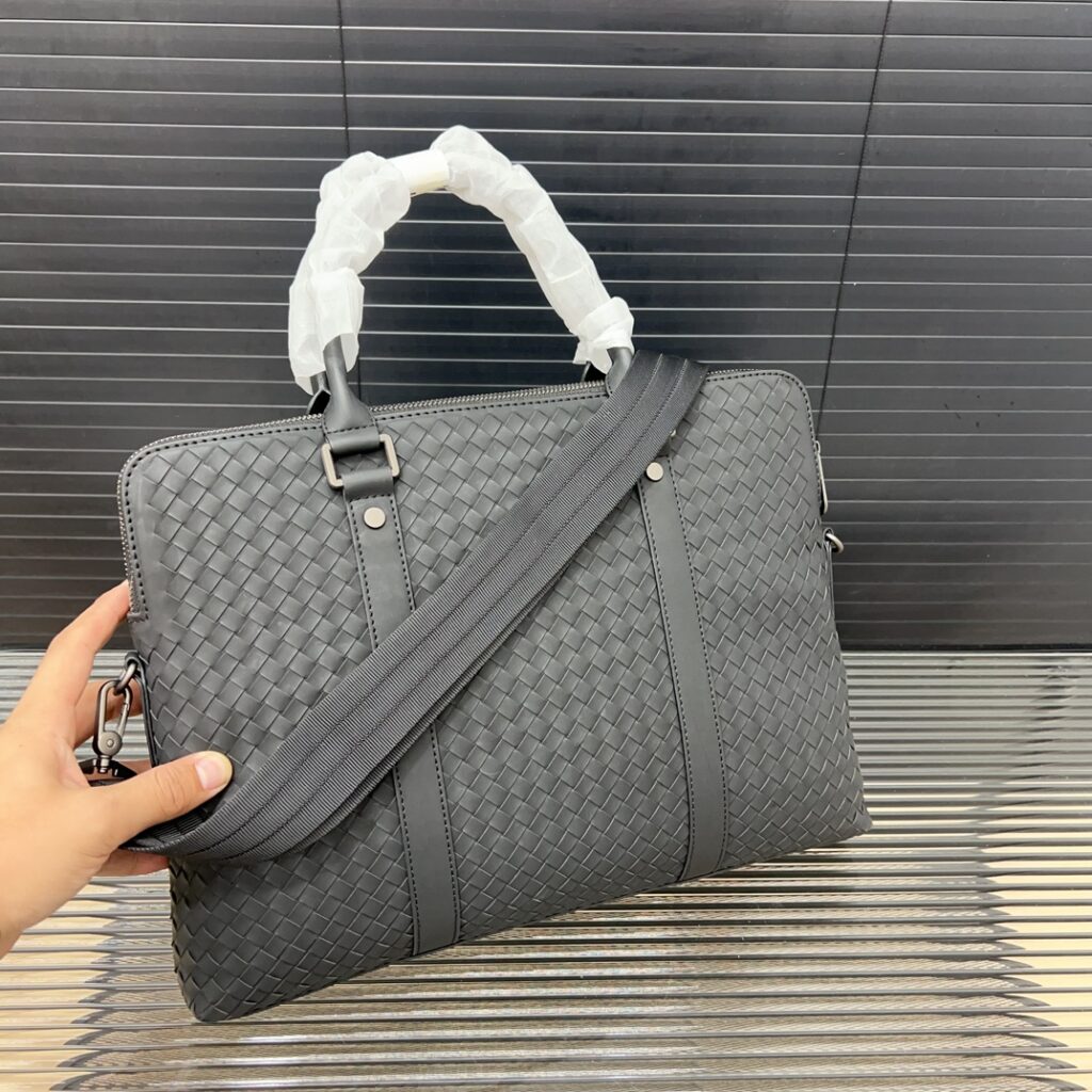 Bottega Veneta Men's Woven Briefcase (38×29cm)
