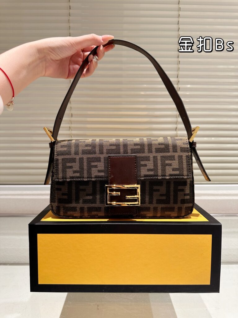 Fendi Baguette (26×14cm)