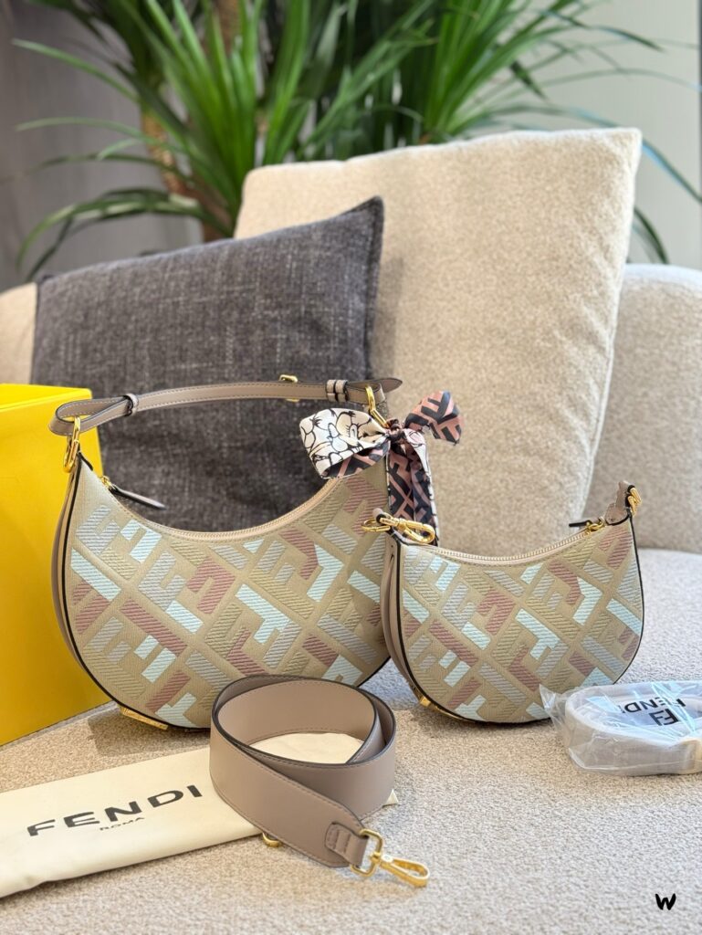 Fendi Moon Crescent Bag (Large 27cm｜Small 20cm)