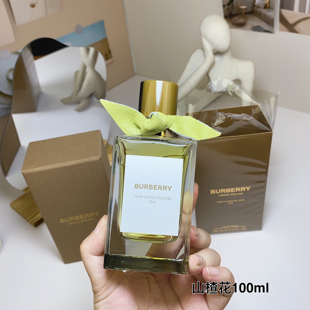 Burberry Hawthorn Bloom Eau de Parfum | Woody Fresh - Image 4