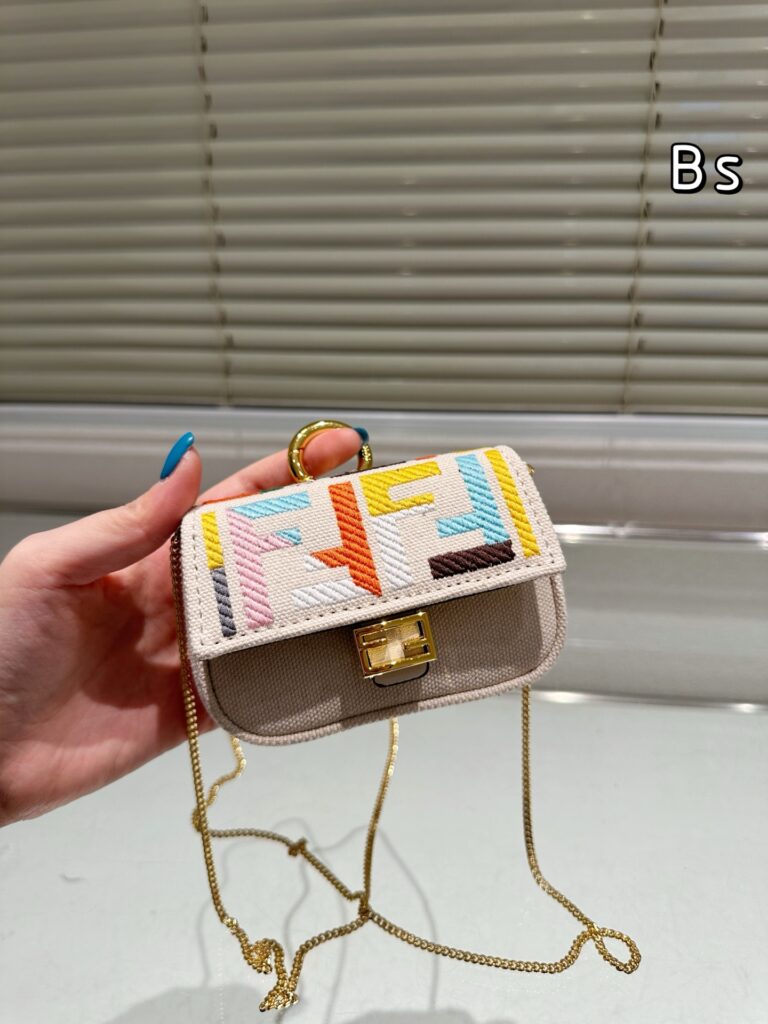 Fendi Vintage Mini Baguette (12cm)