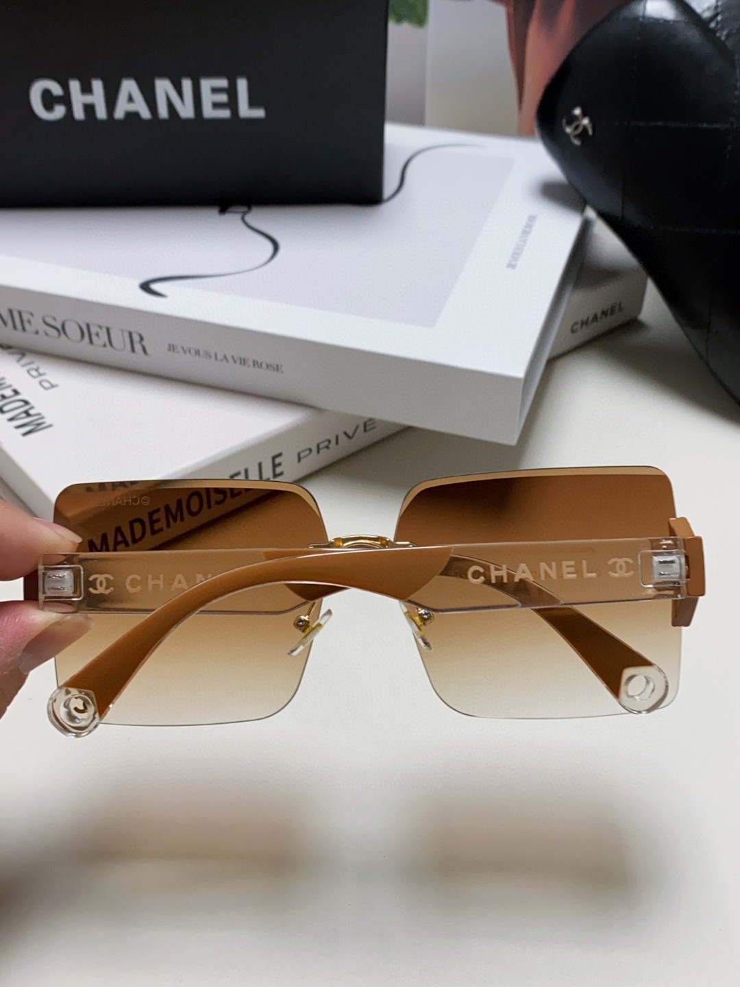 【Chanel】2025 Oversized CC Sunglasses丨Women's Fashion丨Celebrity Style - Image 2