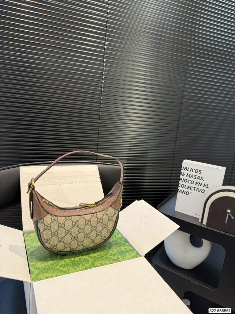 Gucci New Airplane Box Folding Box Underarm Bag with Dust Bag (19x10cm) GG Logo Mini Shoulder Bag