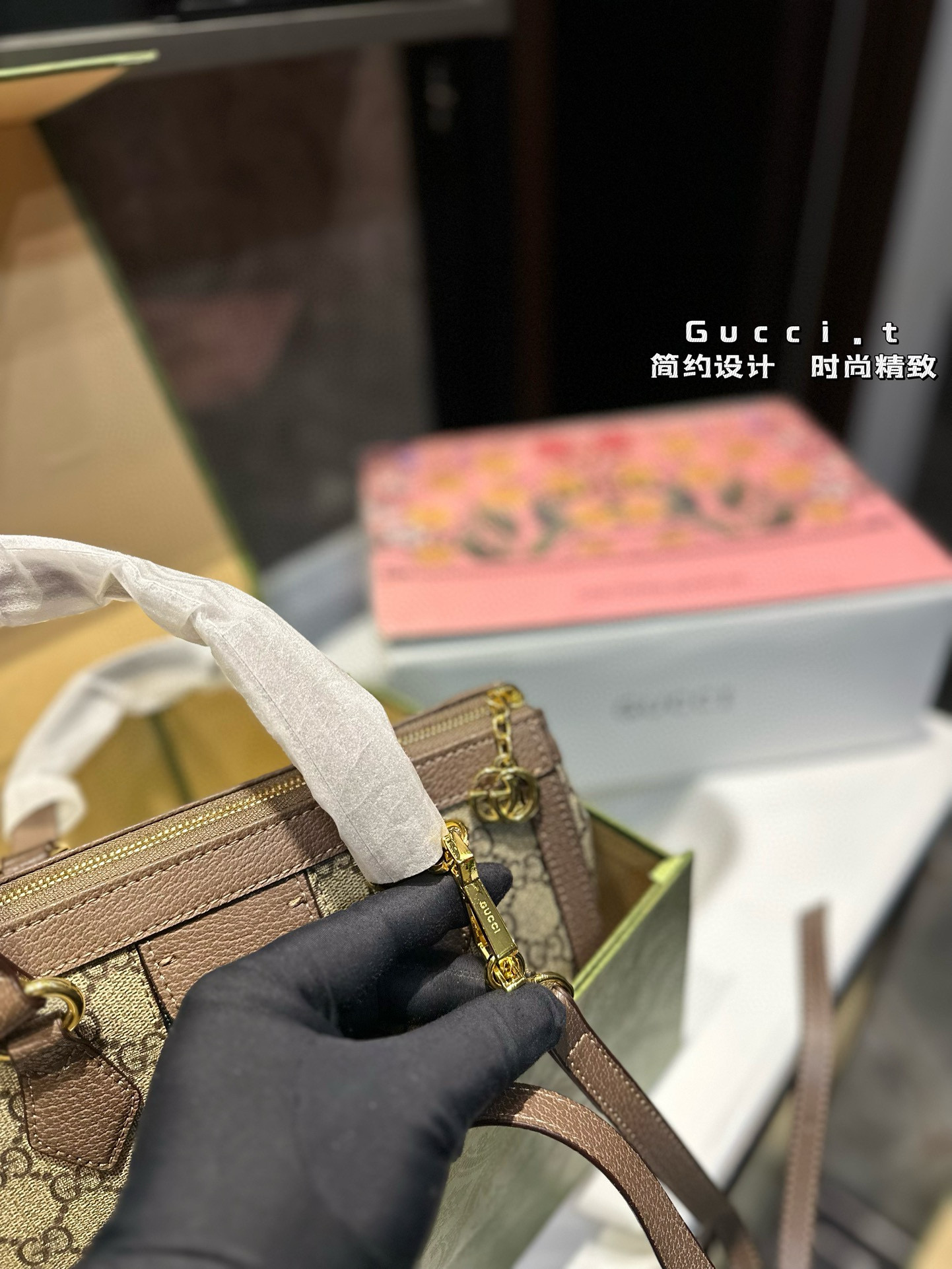 GUCCI Exquisite Travel Bag with Gift Box (25*10*20cm) - Image 6