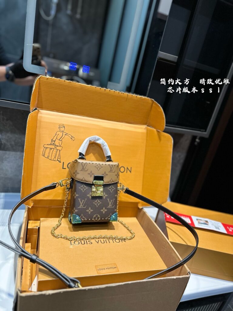 LV Phone Bag 12x16x8cm