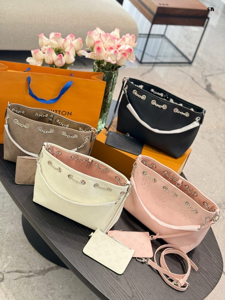 NEW Louis Vuitton Chain Shopping Bag - Luxury Leather Tote with Gold Chain Strap (28x22cm)