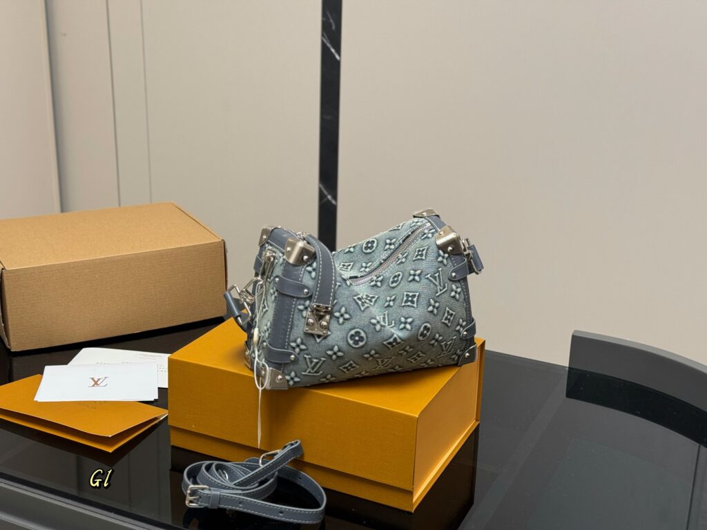 Louis Vuitton Space-Time Bag (23×16cm)