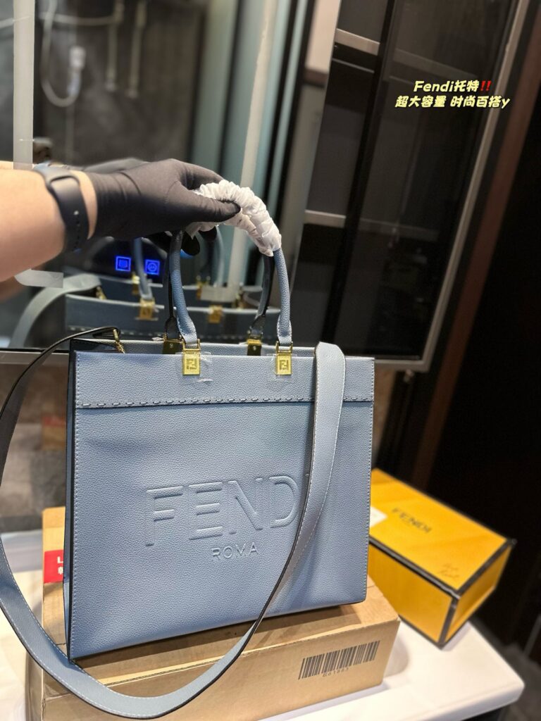 Fendi Essential Tote (35×31cm)