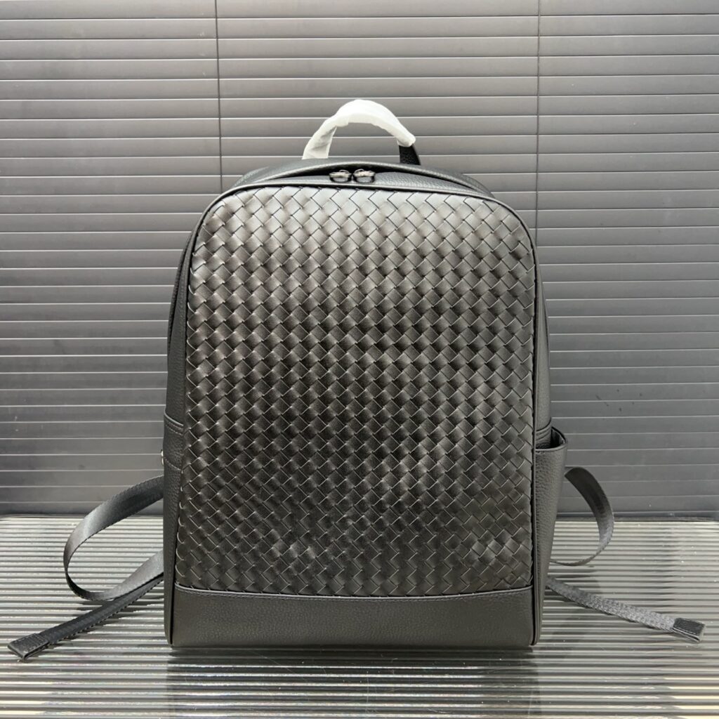 Bottega Veneta Men's Woven Backpack (30×40cm)