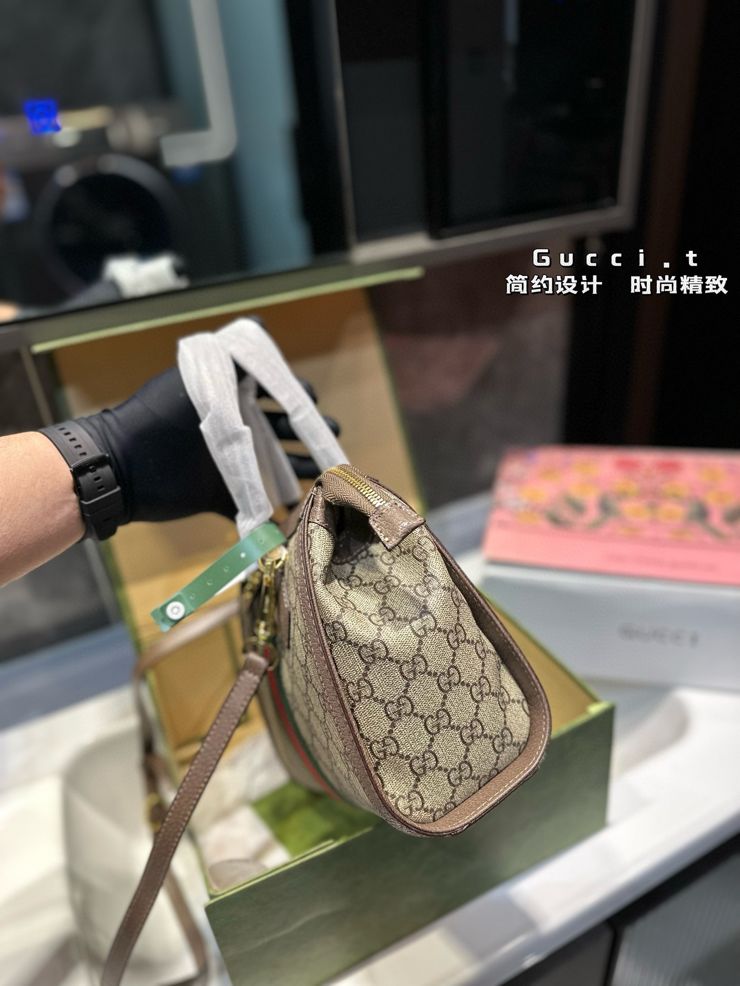 GUCCI Exquisite Travel Bag with Gift Box (25*10*20cm) - Image 4