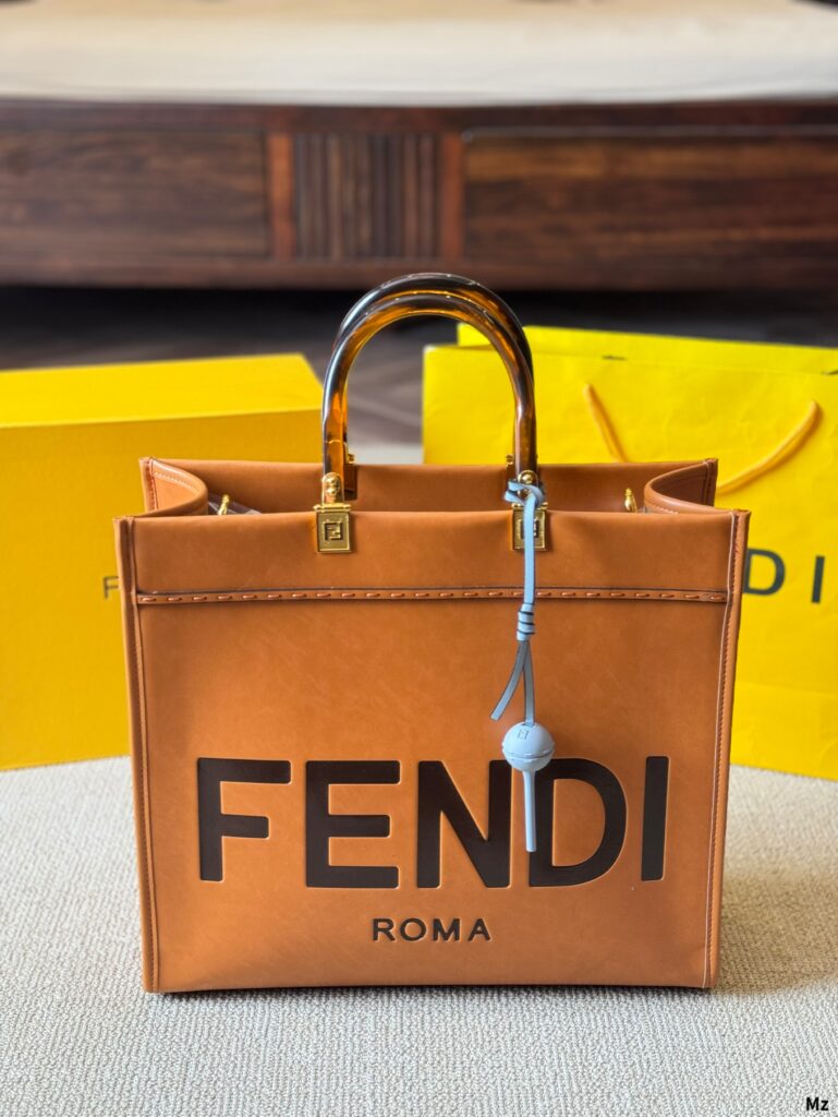 Fendi Peekaboo Shopper Tote (Large 35×30cm)