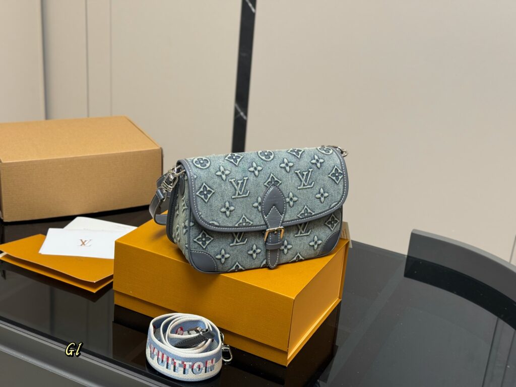 Louis Vuitton Baguette Bag (25×16cm)