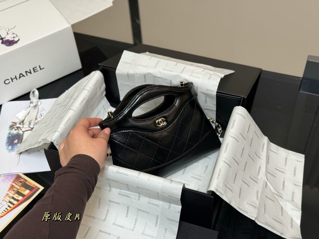 Chanel New 31 Mini Bag | 20×14cm Lambskin | Foldable Gift Box | 2024 Cruise Collection
