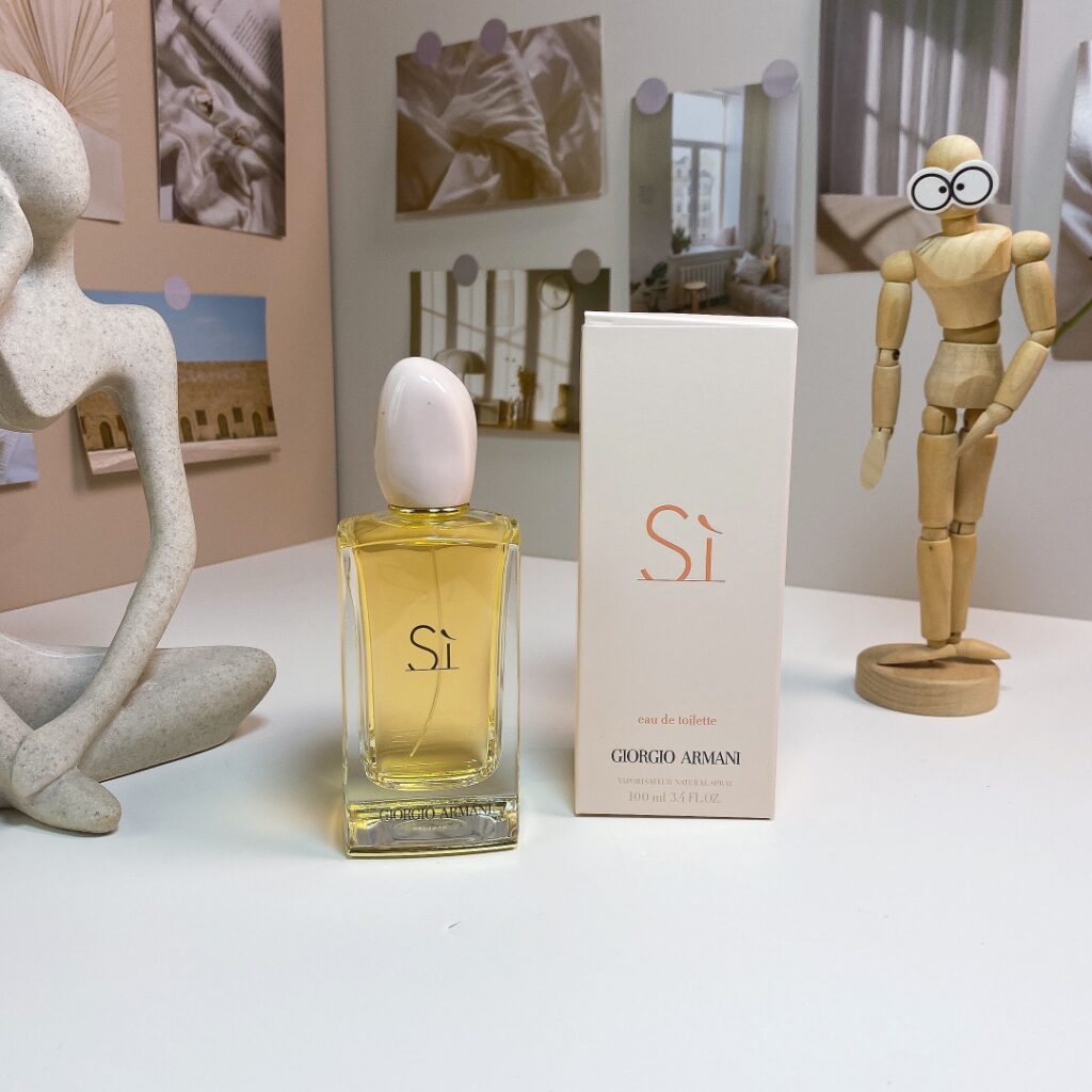 Giorgio Armani Si Eau de Toilette | Floral Fruity Fragrance | Blackcurrant, Freesia, Woody Musk