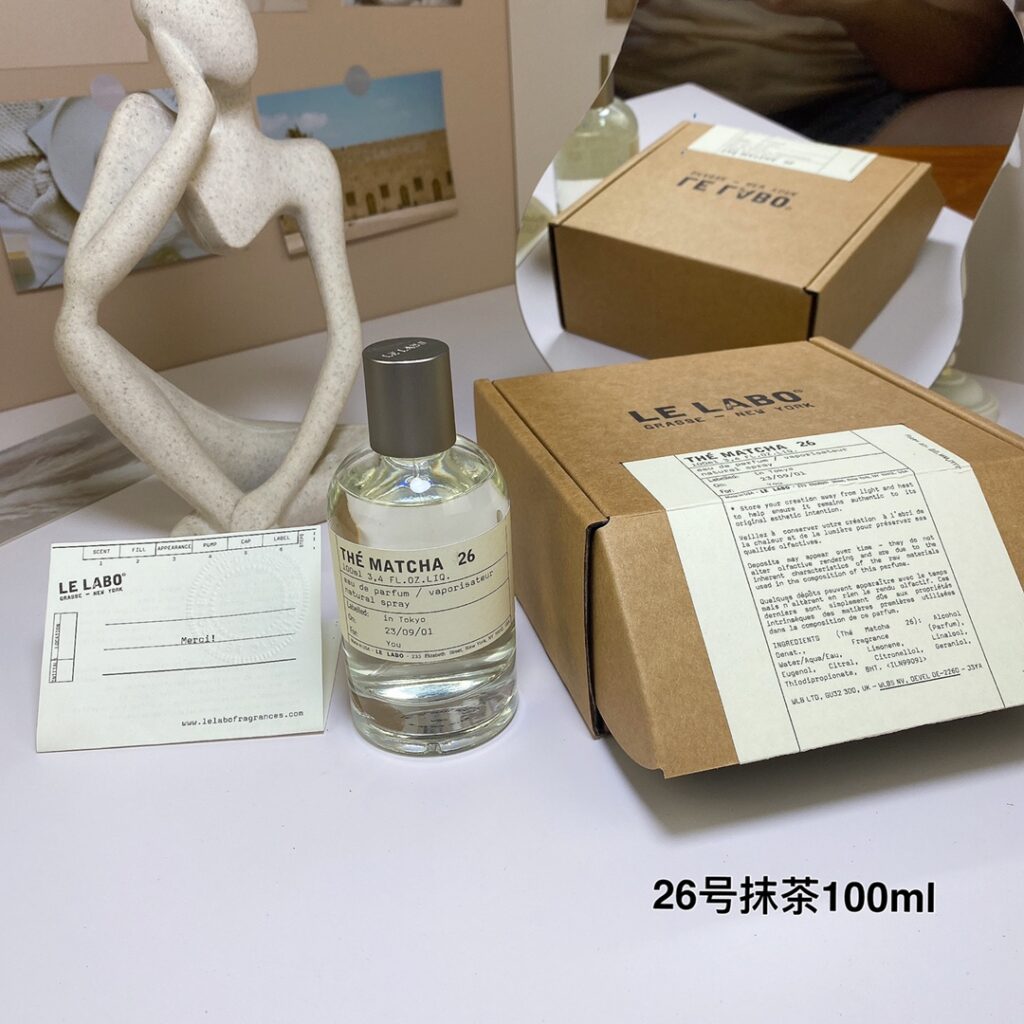 LE LABO Santal 26 - Leather-Bound Volumes in Old Chicago