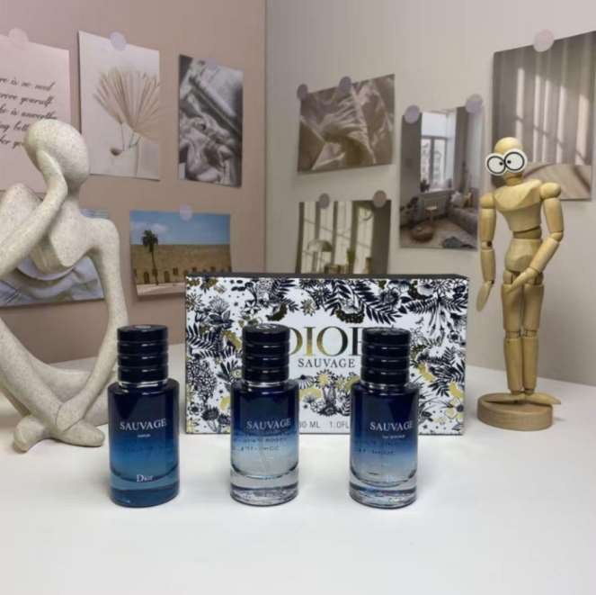 Dior Sauvage Gold Box Gift Set Gift Set
