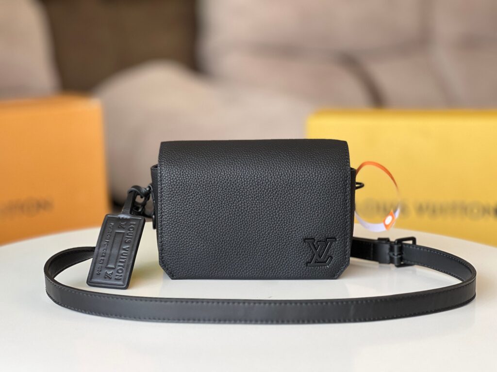 Louis Vuitton 114592 Bag Size 17, 12