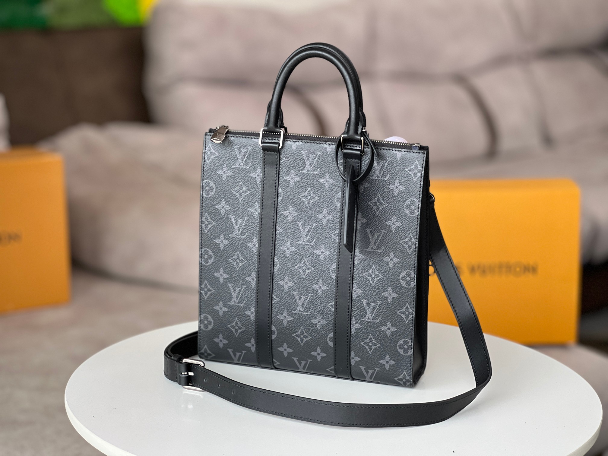 Louis Vuitton 114604 Bag Size 26, 28