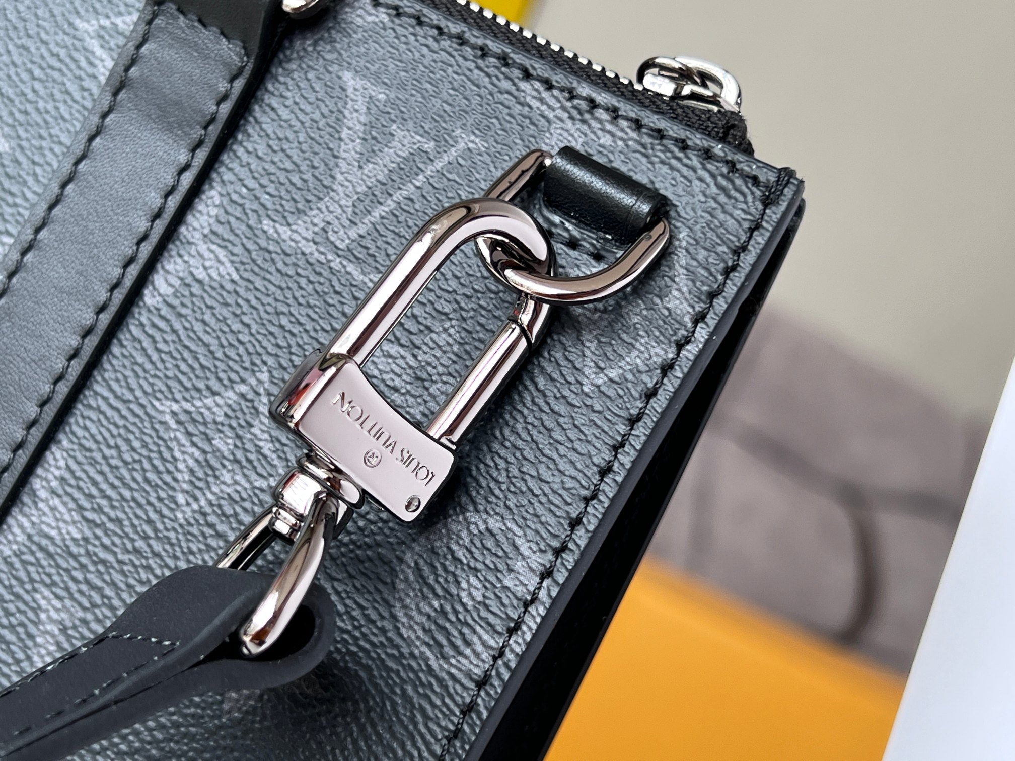 Louis Vuitton 114604 Bag Size 26, 28