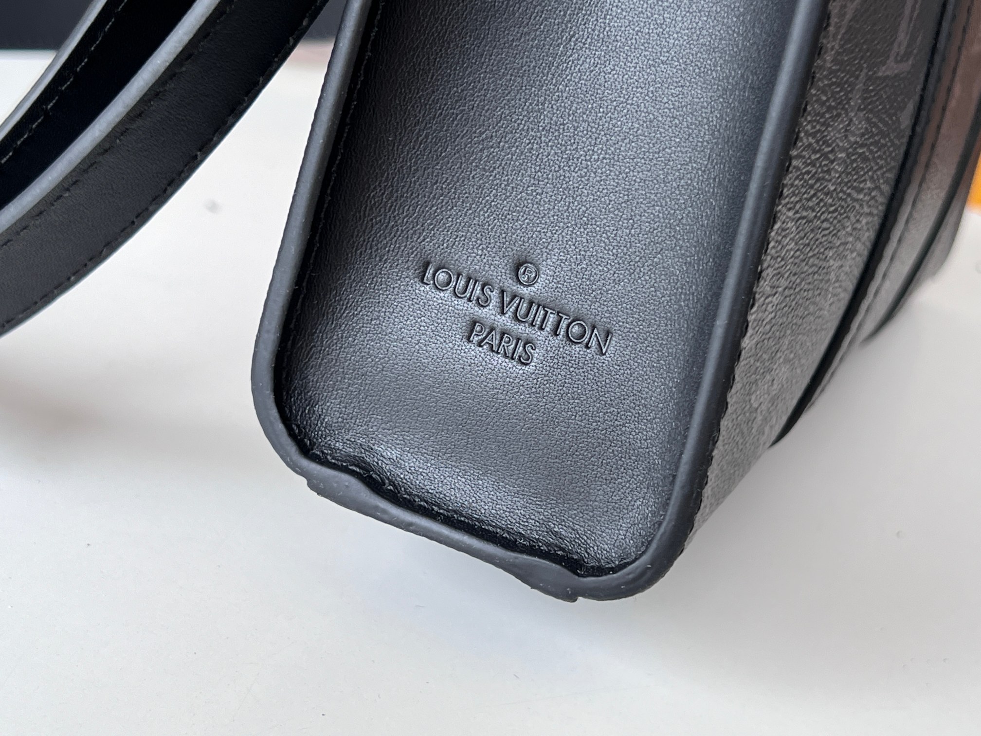Louis Vuitton 114604 Bag Size 26, 28