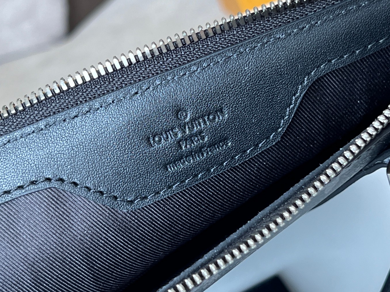 Louis Vuitton 114604 Bag Size 26, 28