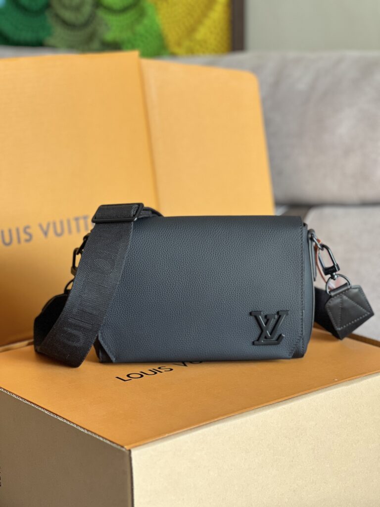Louis Vuitton 114617 Bag Size 22, 16