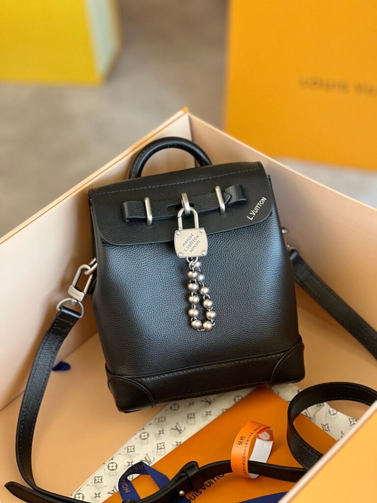 Louis Vuitton 114637 Bag Size 15, 16