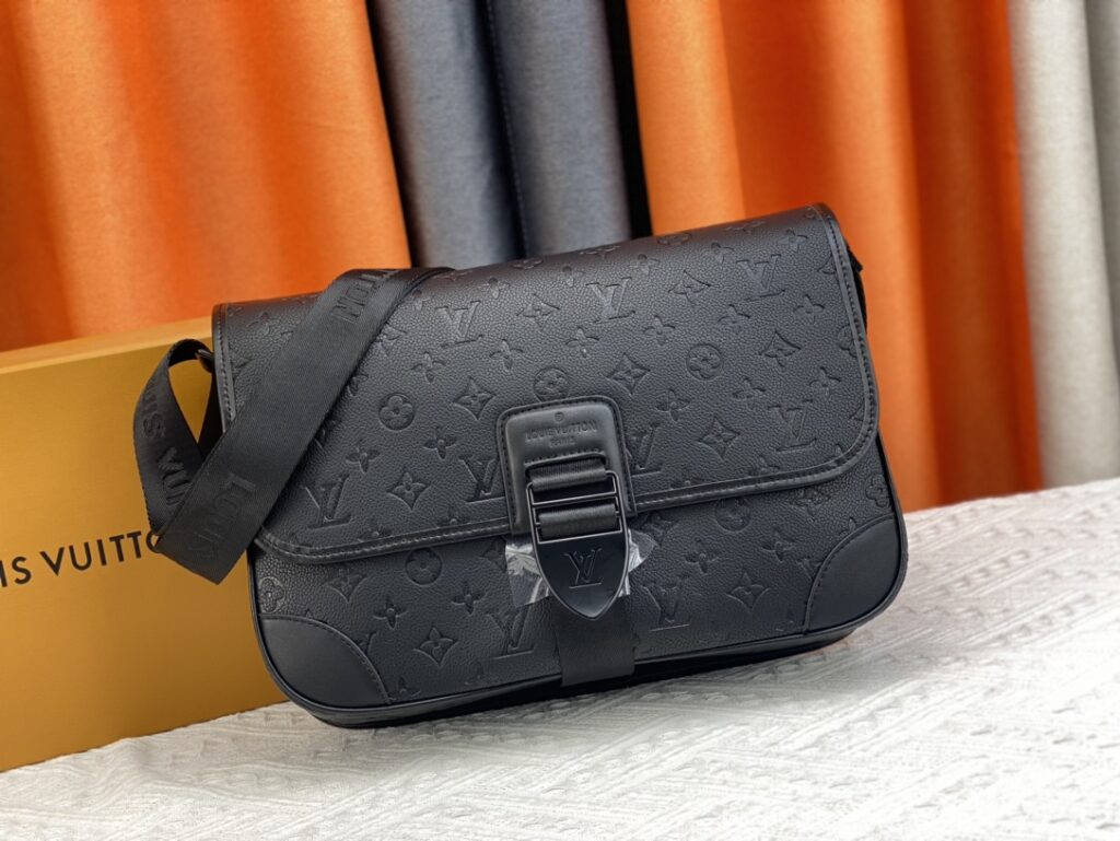 Louis Vuitton 114785 Bag Size 15, 35, 24