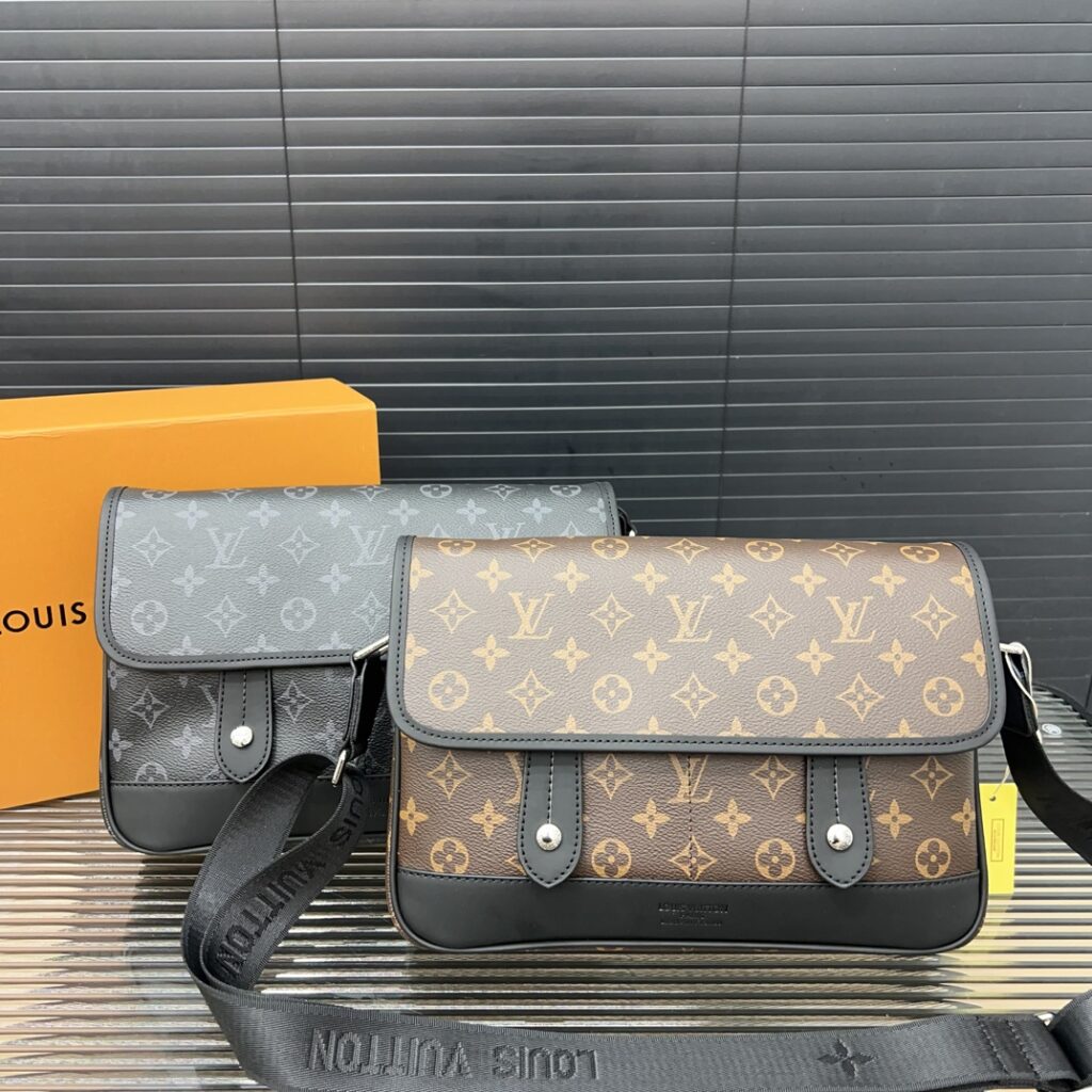 Louis Vuitton 256590 Bag Size 29, 20