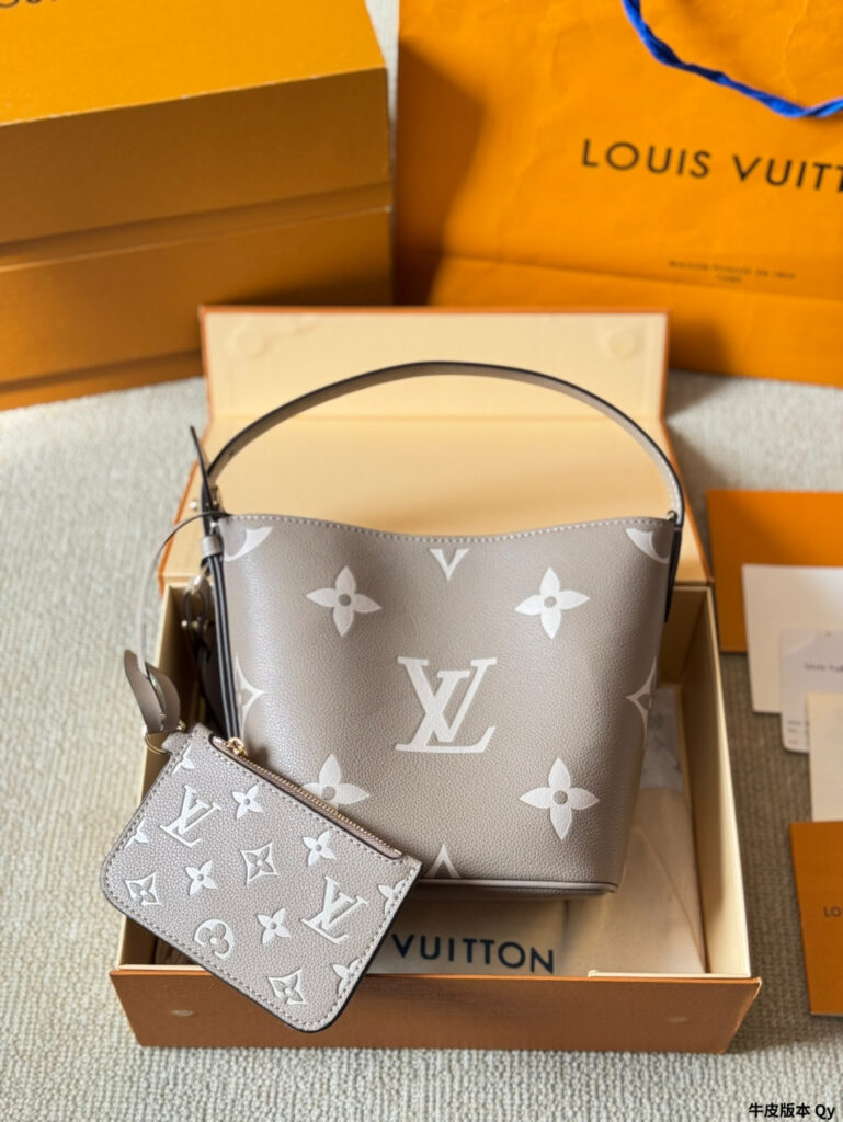 Louis Vuitton 256648 Bag Size 19, 18, 12