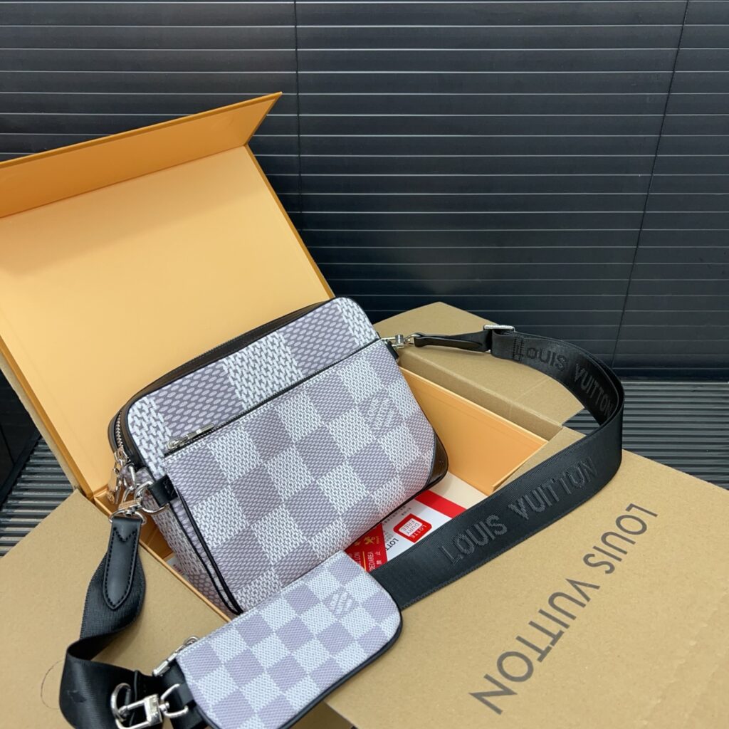 Louis Vuitton 256700 Bag Size 25, 18