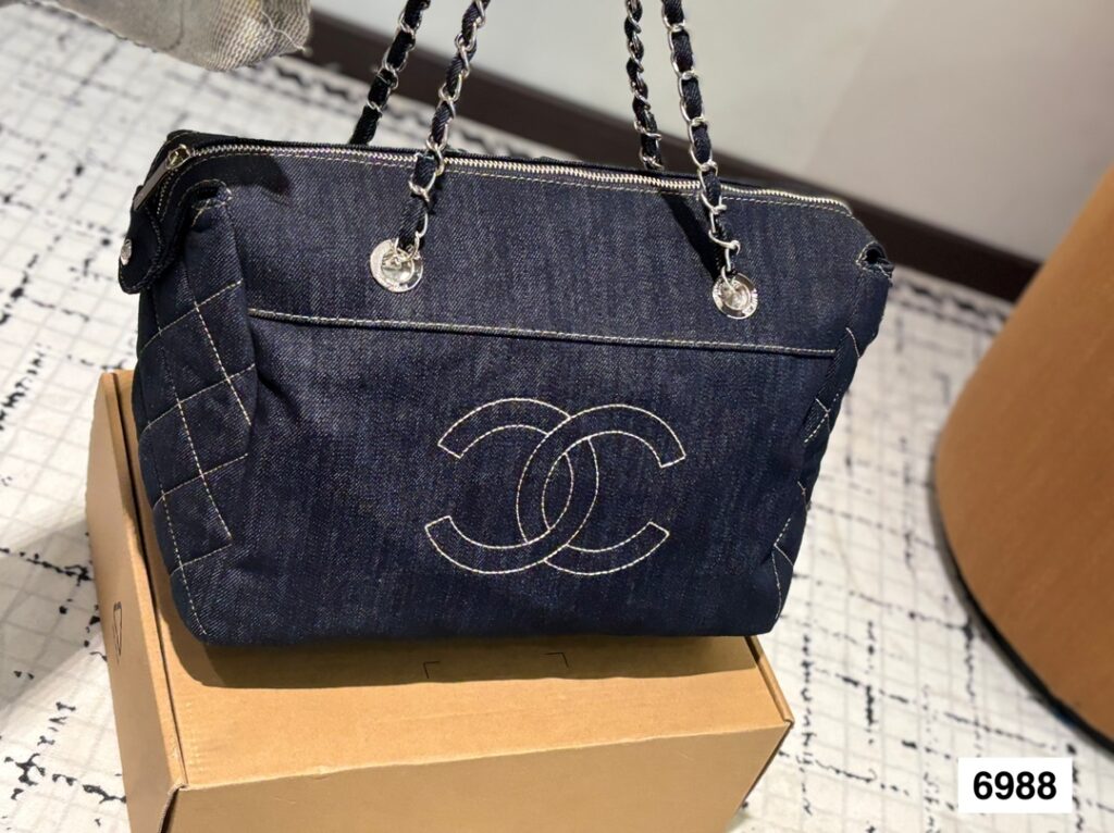 Chanel 256755 Bag Size 30, 27