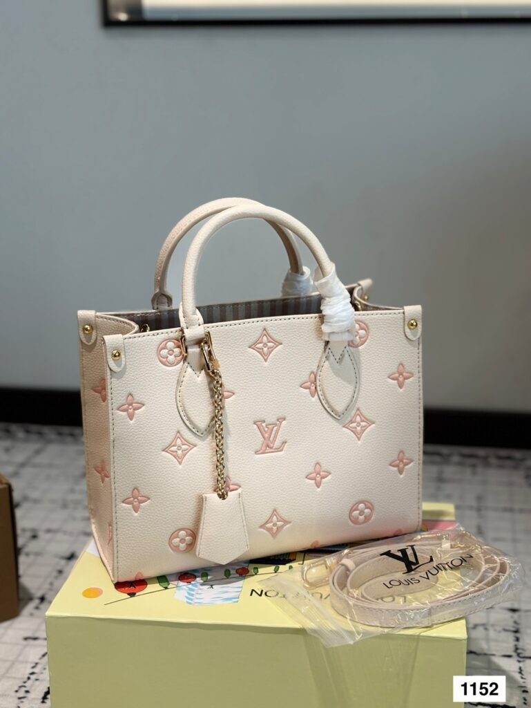 Louis Vuitton 256758 Bag Size 25, 19