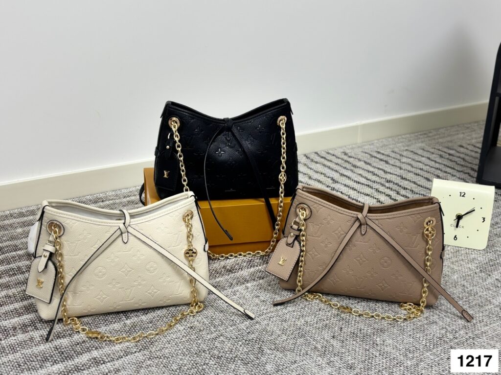 Louis Vuitton 256783 Bag Size 26, 18