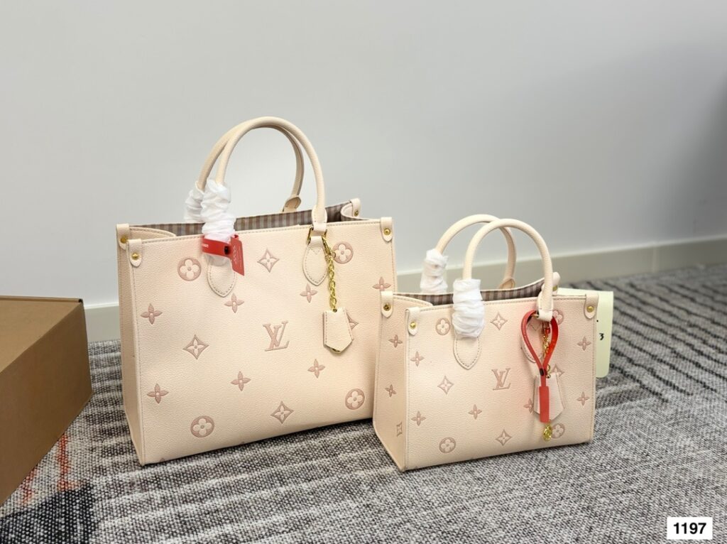Louis Vuitton 256825 Bag Size 25, 35