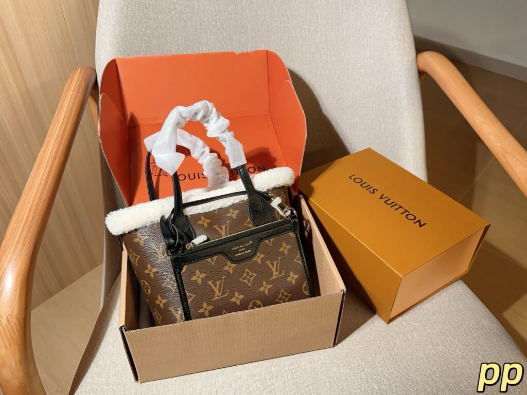 Louis Vuitton 256951 Bag Size 25, 20, 17, 10