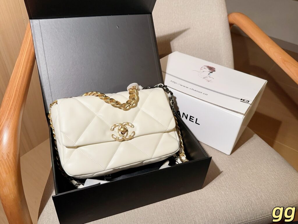 Chanel 256961 Bag Size 19