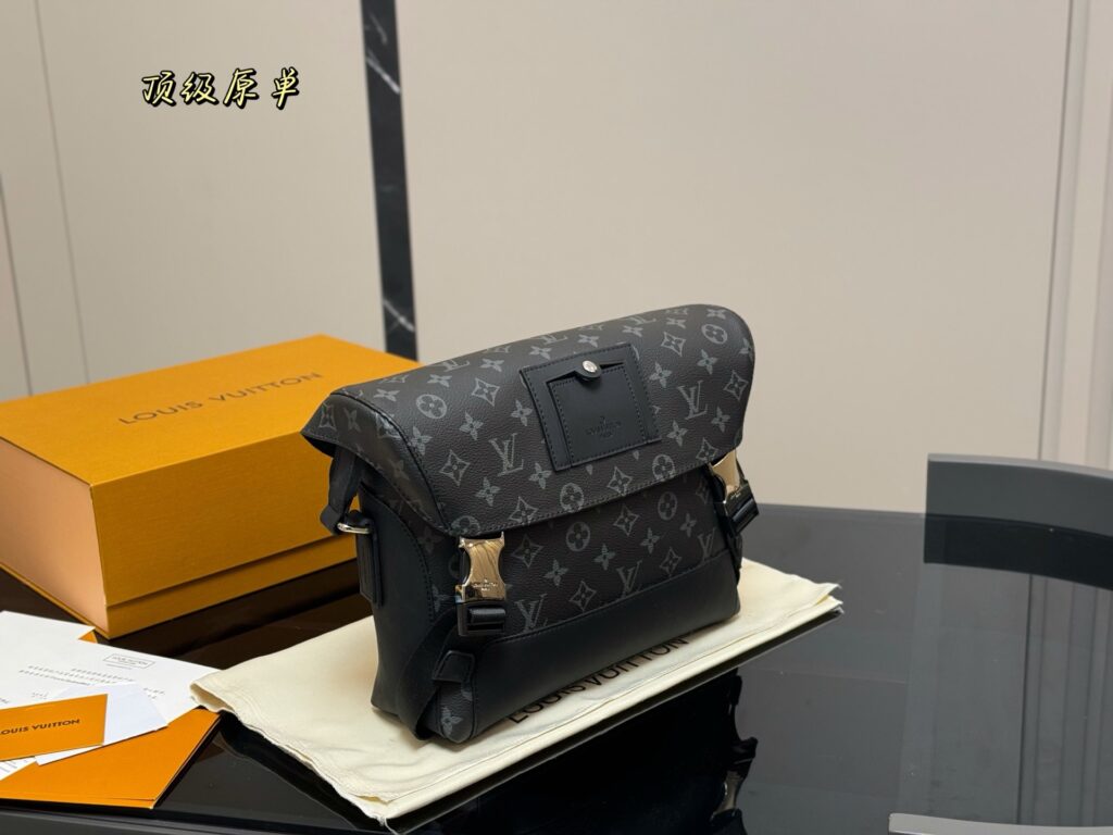 Louis Vuitton 257636 Bag Size 28