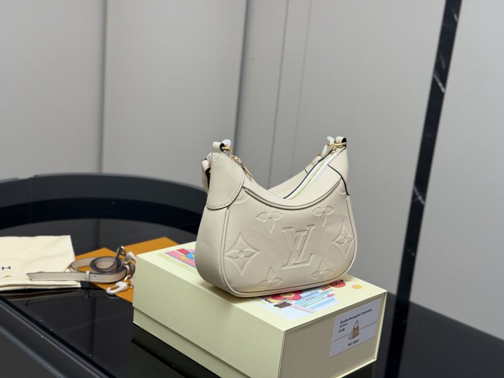 Louis Vuitton 257802 Bag Size 23