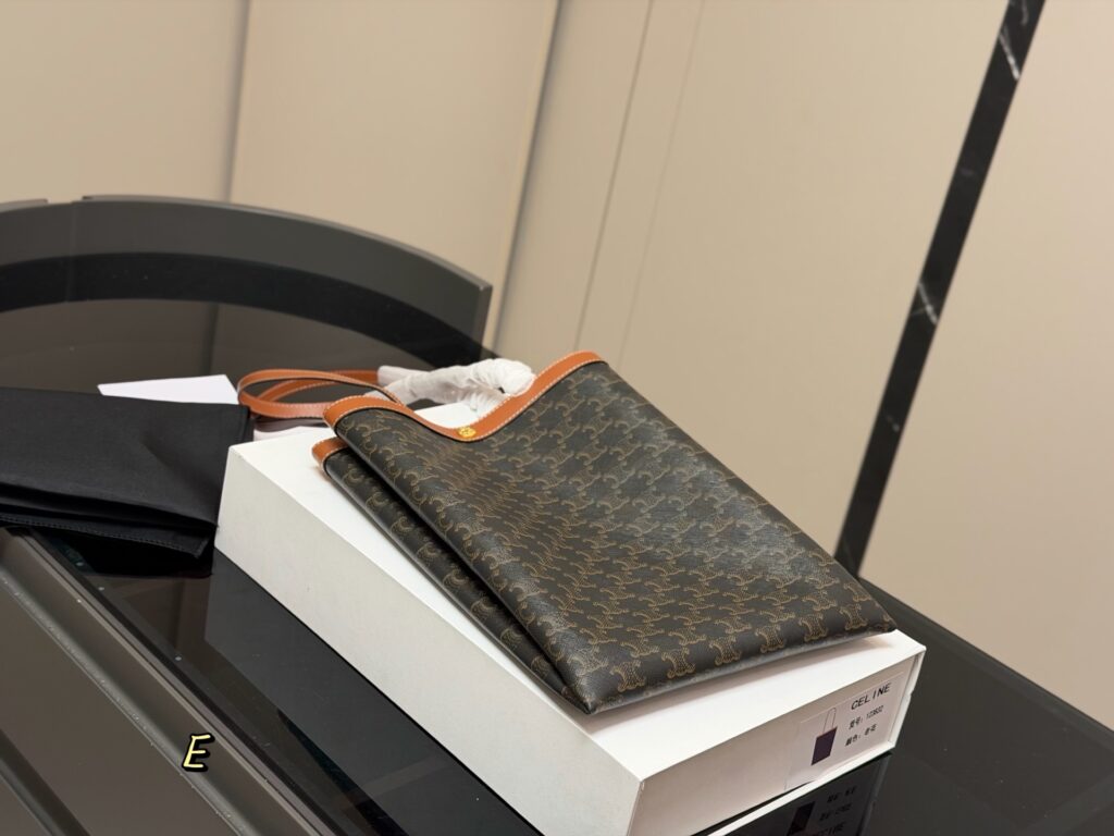 Celine 257897 Bag Size 26