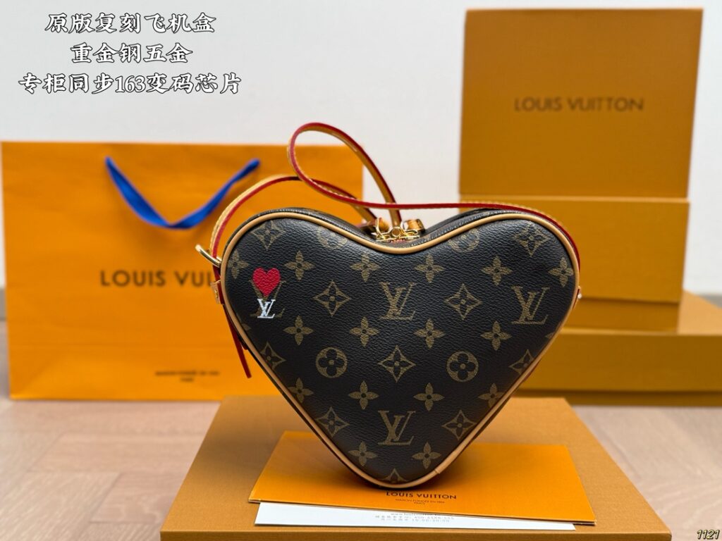 Louis Vuitton 257997 Bag Size 22, 15