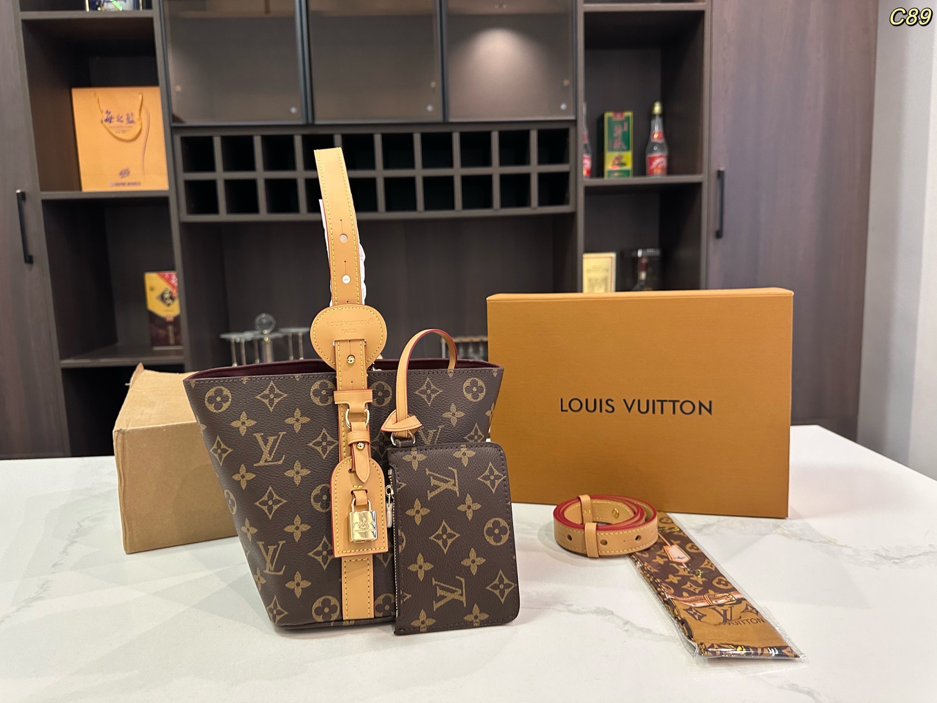 Louis Vuitton 258067 Bag Size 17
