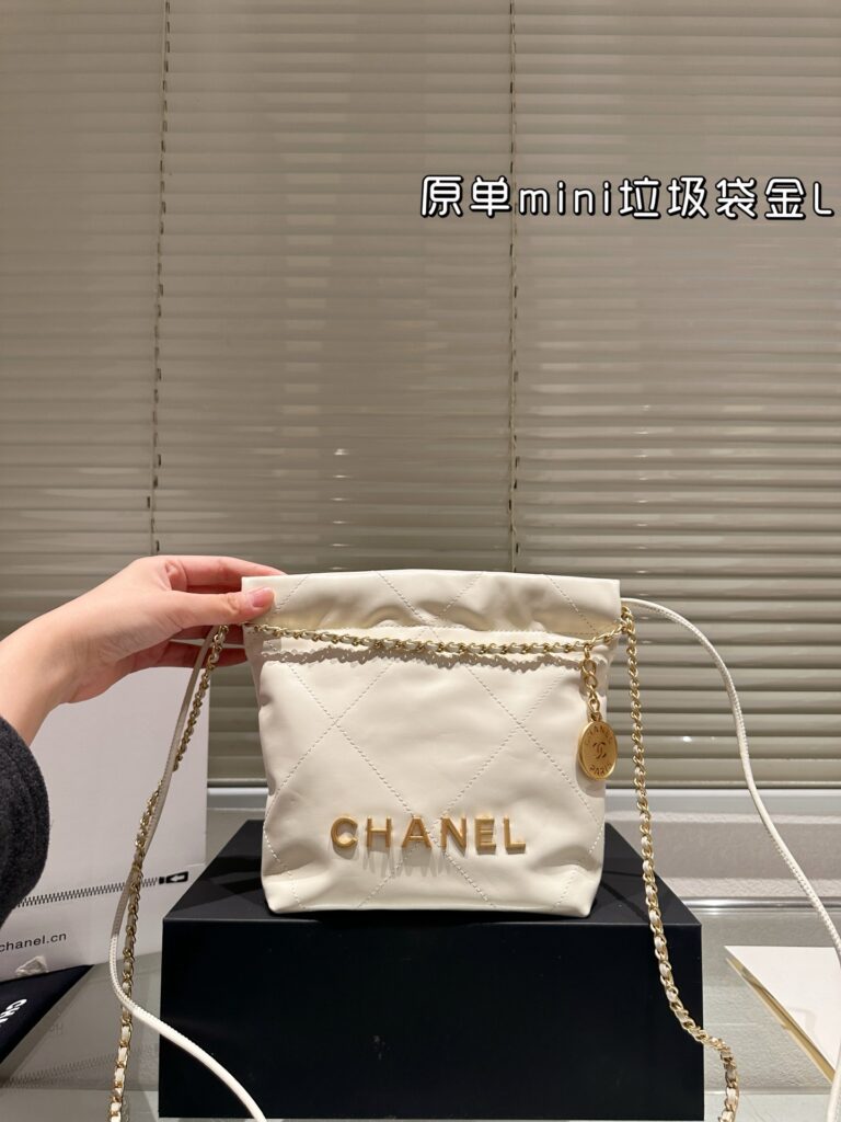 Chanel 258136 Bag Size 18, 20
