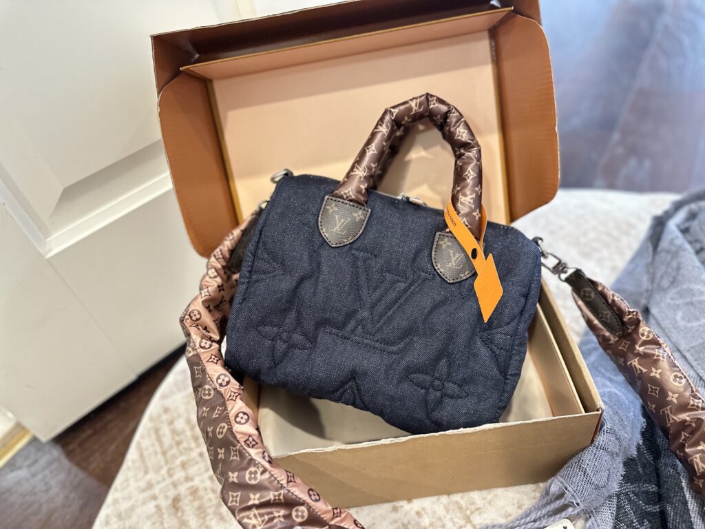 Louis Vuitton 258154 Bag Size 25