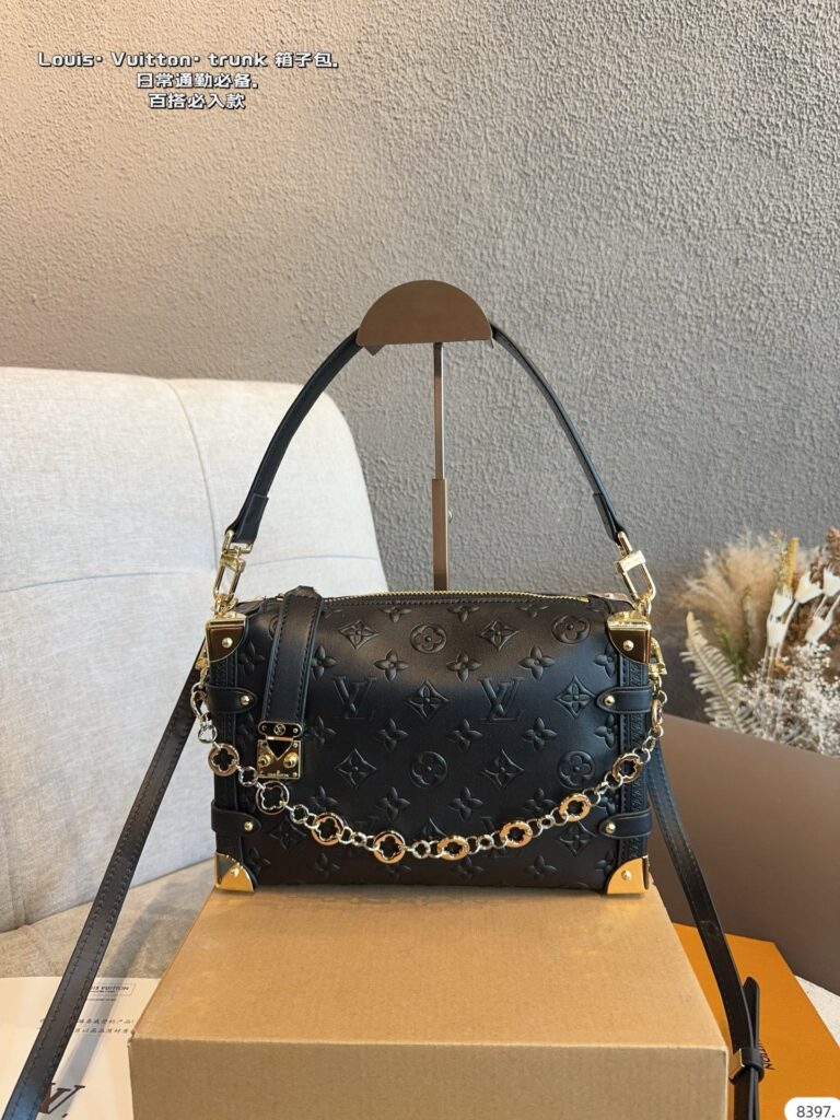 Louis Vuitton 258383 Bag Size L, 24