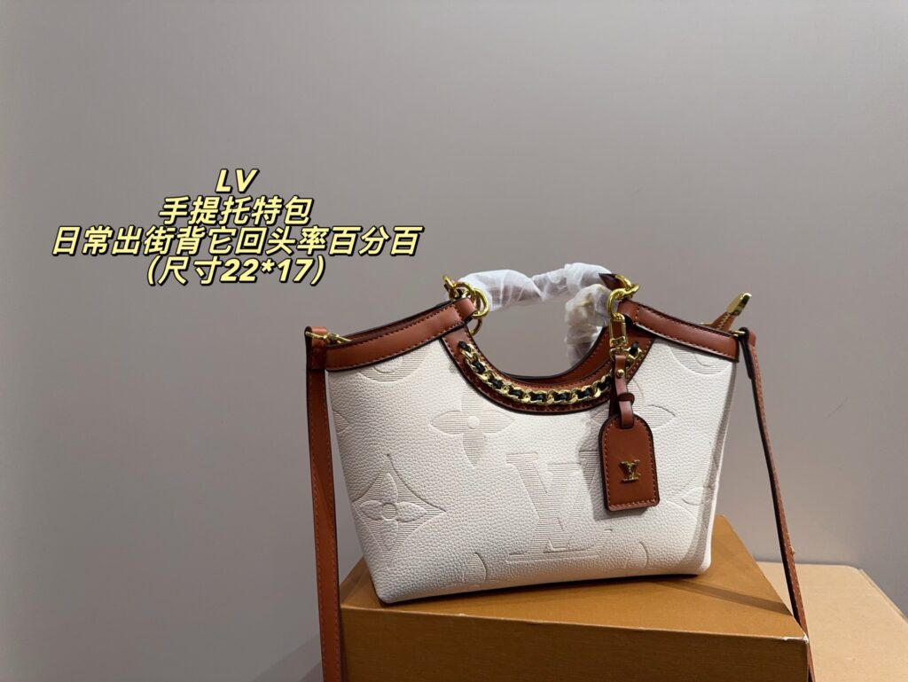 Louis Vuitton 258478 Bag Size 22, 17