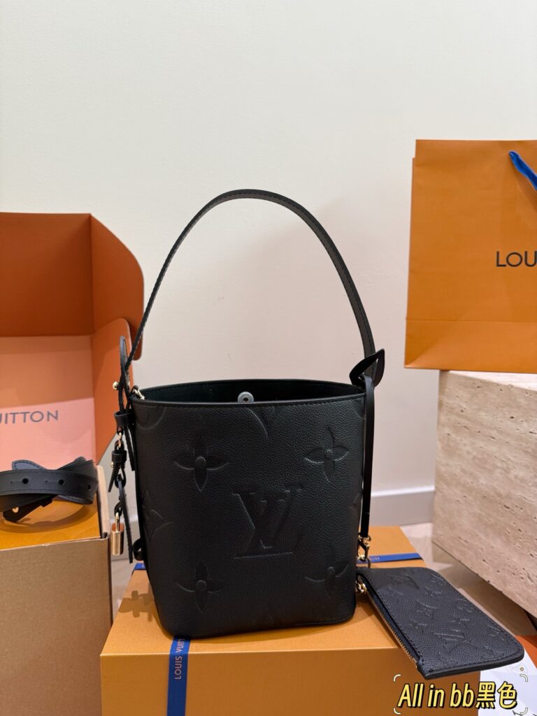 Louis Vuitton 258533 Bag Size 16, 22