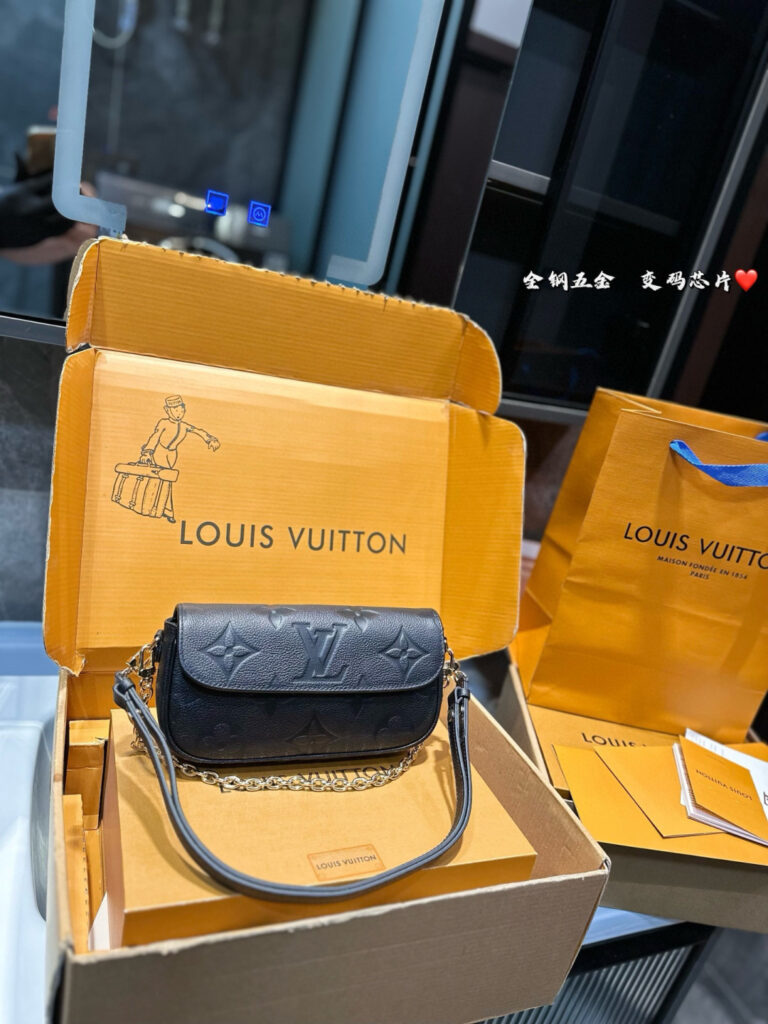 Louis Vuitton 269218 Bag Size 22