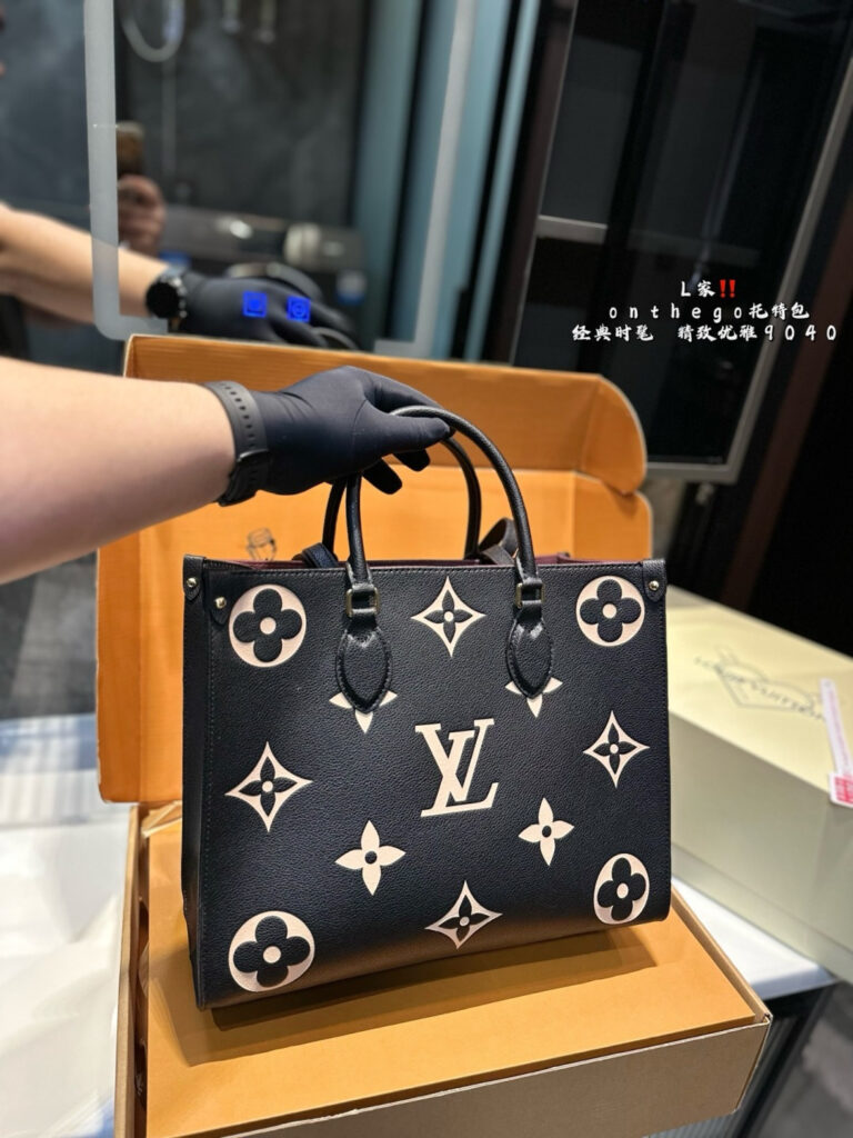 Louis Vuitton 269229 Bag Size 34, 15